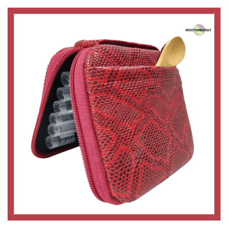 Картинка кейс дорожный, компактный, красная змеиная кожа. от интернет-аптеки mosgomeopat.ru